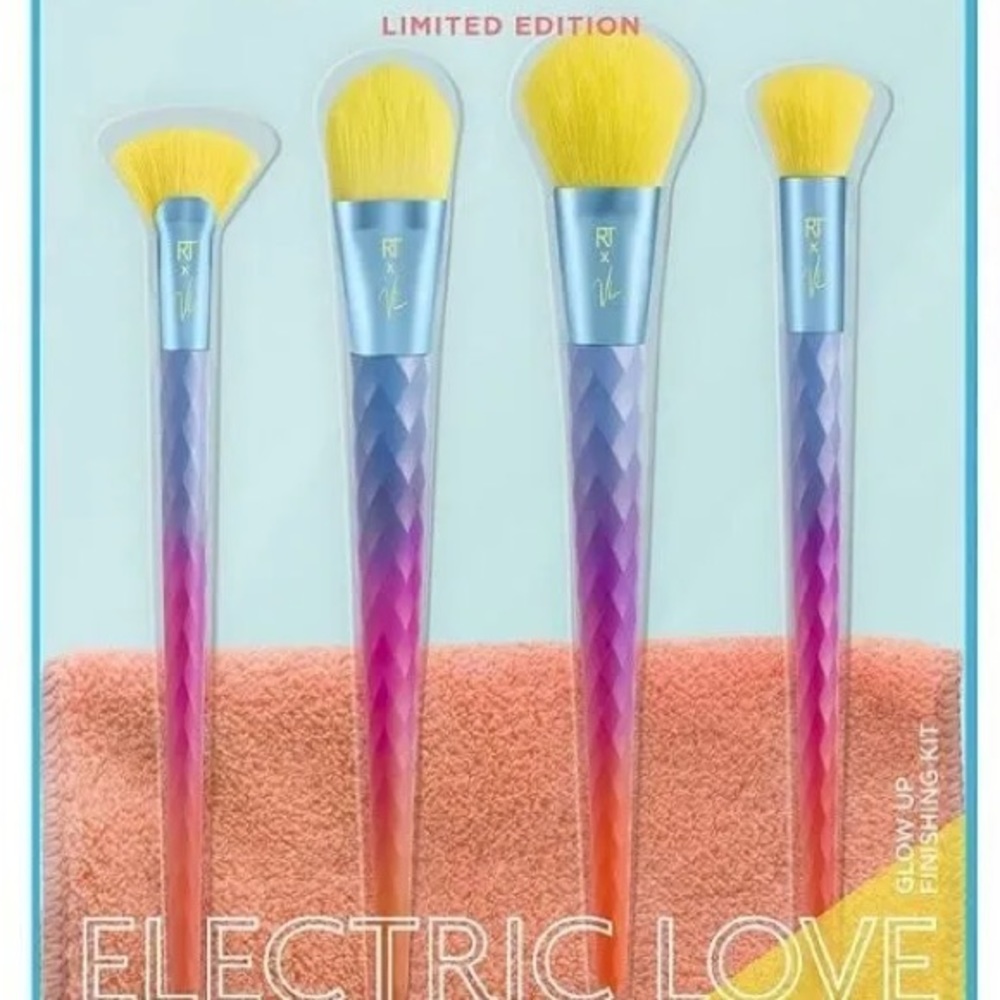 LIMITED EDITION REAL TECHNIQUES ELECTRIC LOVE BRUSH SET